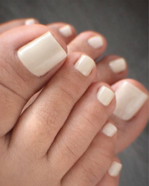 summer pedicure colors 2026 vanilla nail polish